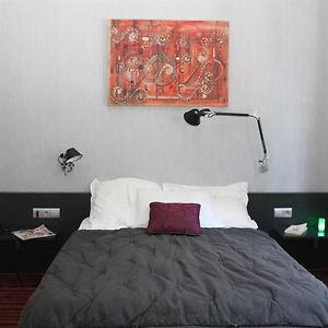 Kleine Kamer met een King Size Bed